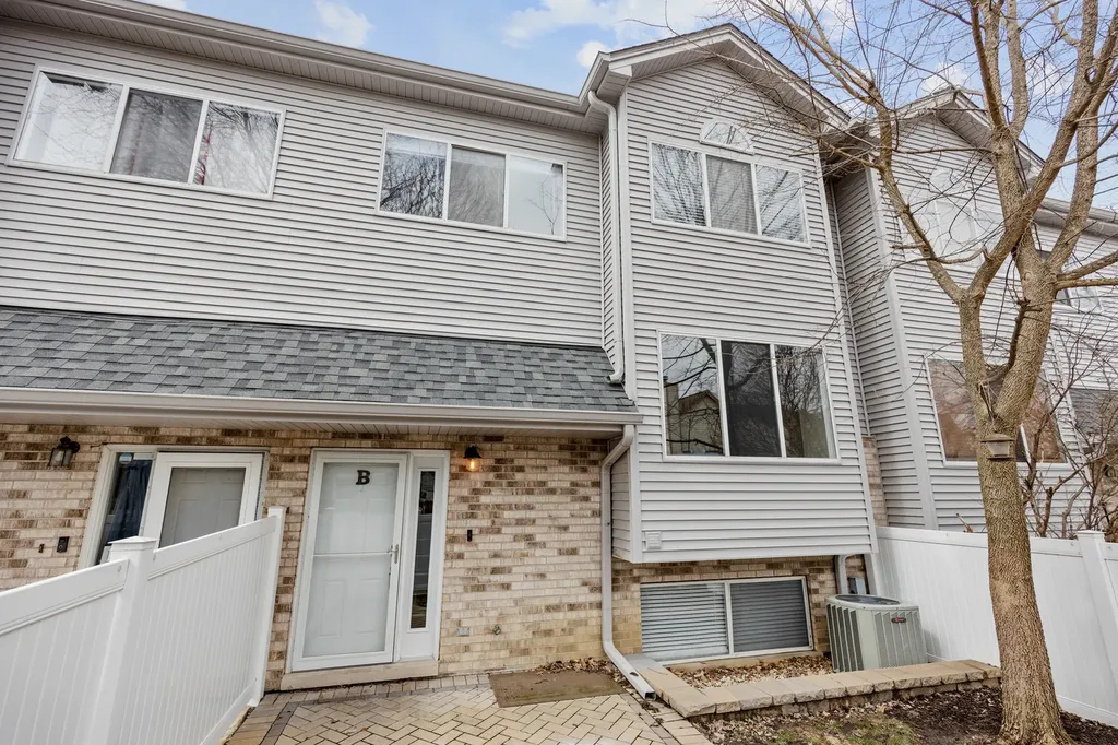 332 Park Ridge Lane Aurora IL 60504