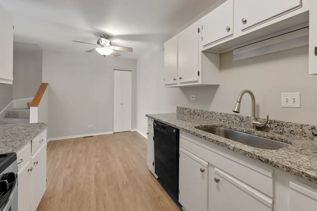 332 Park Ridge Lane Aurora IL 60504