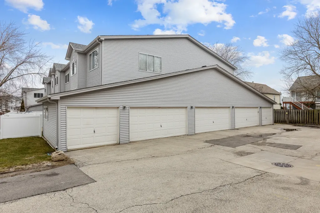 332 Park Ridge Lane Aurora IL 60504