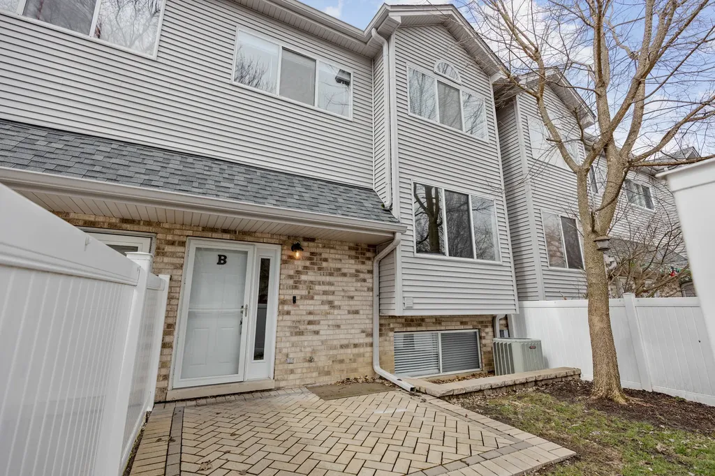 332 Park Ridge Lane Aurora IL 60504