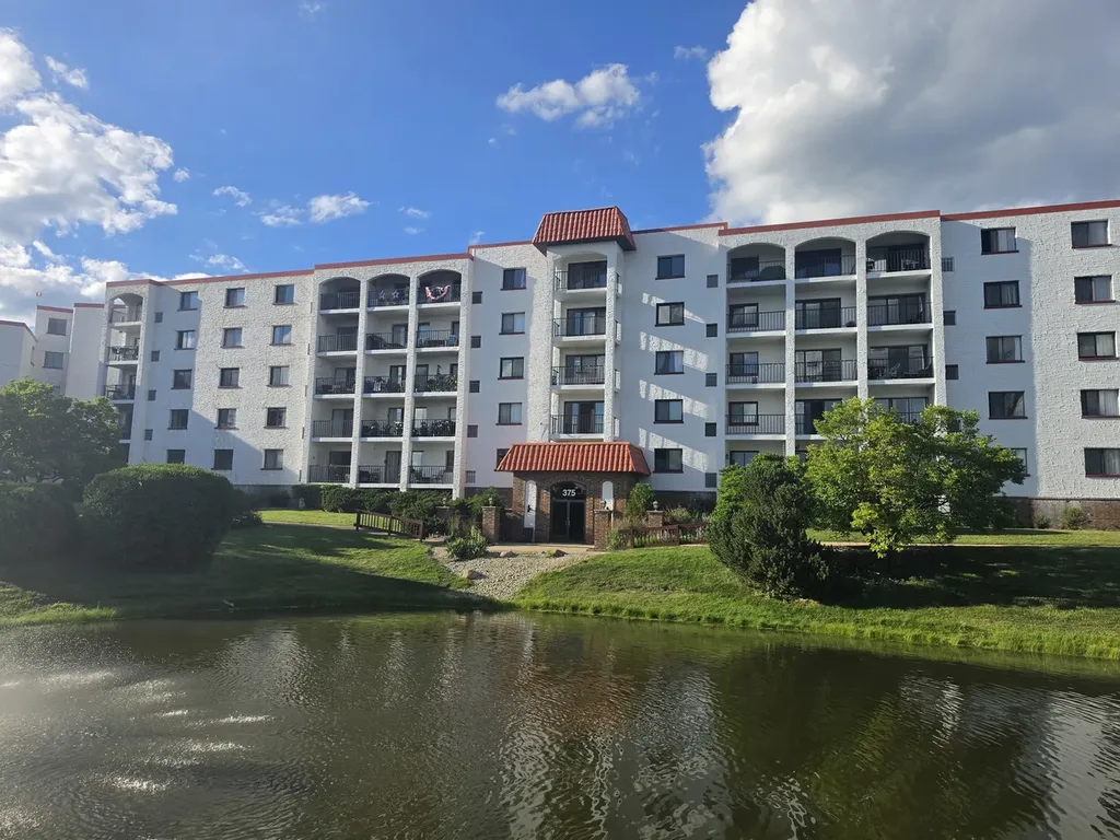 375 Plum Creek Drive Wheeling IL 60090
