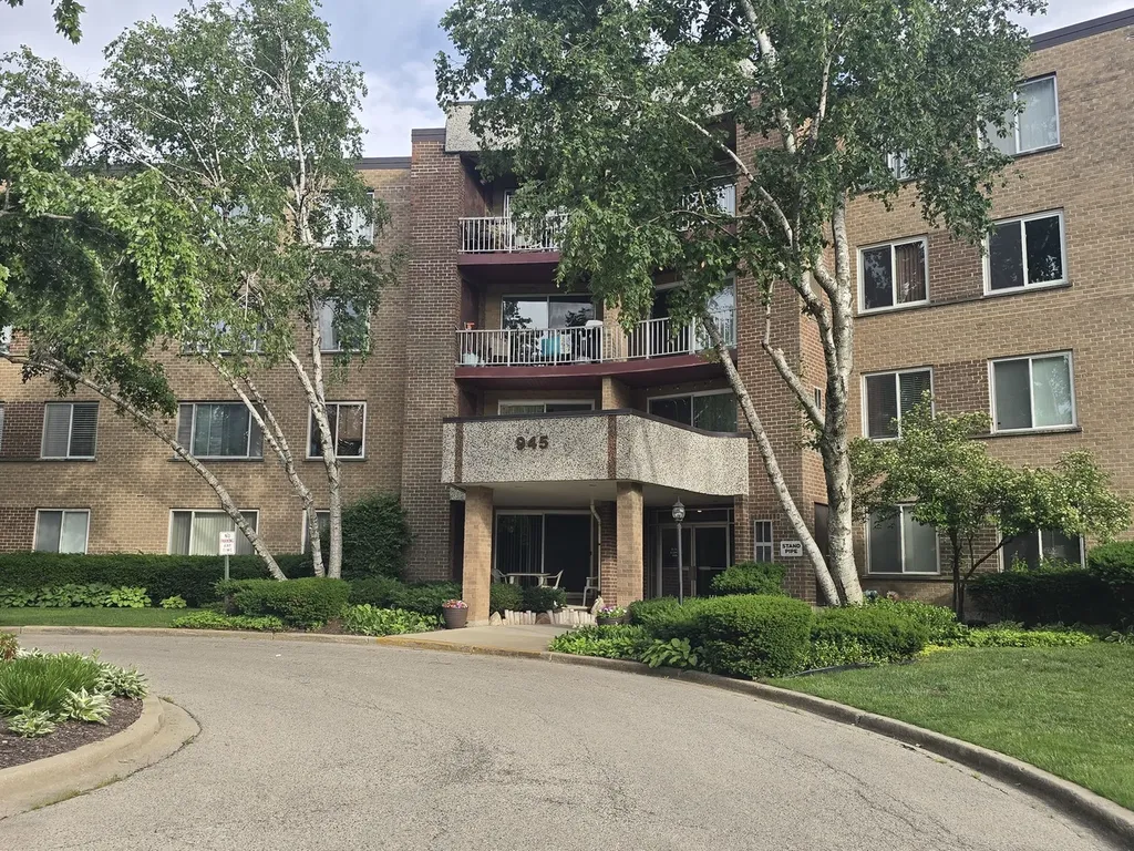 945 East Kenilworth Avenue Palatine IL 60074