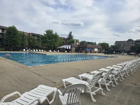 945 East Kenilworth Avenue Palatine IL 60074
