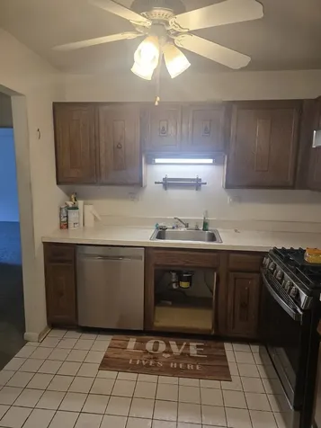 945 East Kenilworth Avenue Palatine IL 60074
