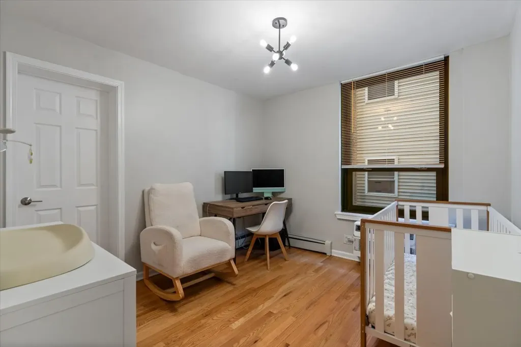 3900 North Pine Grove Avenue Chicago IL 60613
