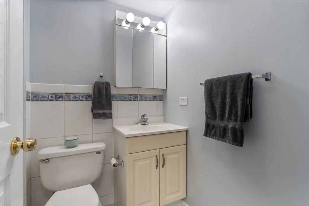 3900 North Pine Grove Avenue Chicago IL 60613