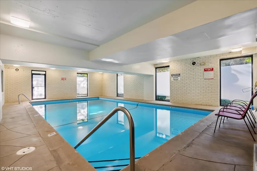 3900 North Pine Grove Avenue Chicago IL 60613