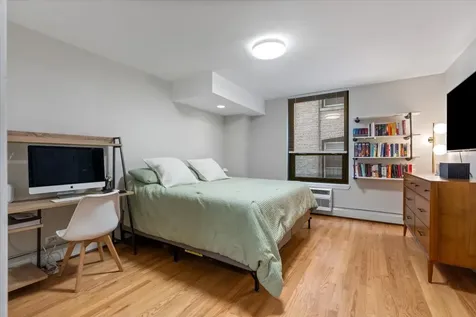 3900 North Pine Grove Avenue Chicago IL 60613