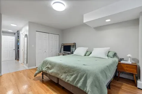 3900 North Pine Grove Avenue Chicago IL 60613