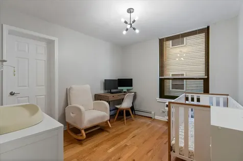 3900 North Pine Grove Avenue Chicago IL 60613