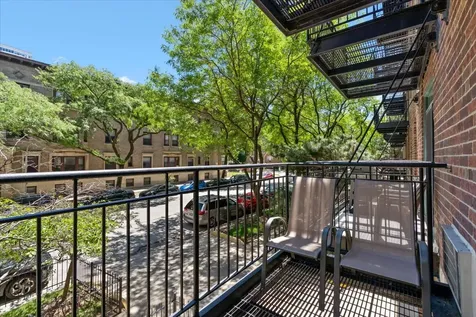 3900 North Pine Grove Avenue Chicago IL 60613
