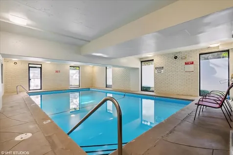 3900 North Pine Grove Avenue Chicago IL 60613
