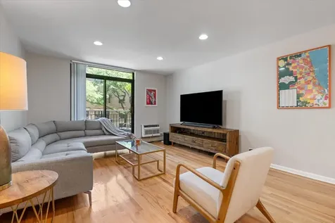 3900 North Pine Grove Avenue Chicago IL 60613