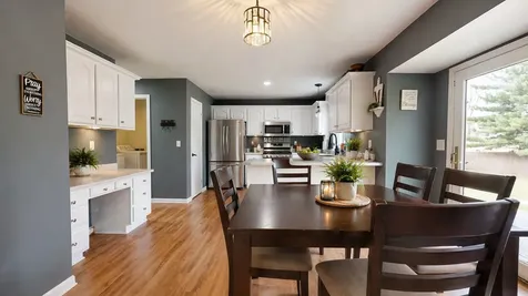 908 Edgewood Drive Mahomet IL 61853
