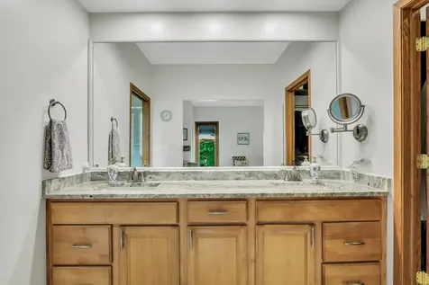 40273 North Goldenrod Lane Wadsworth IL 60083