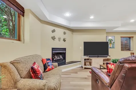 40273 North Goldenrod Lane Wadsworth IL 60083