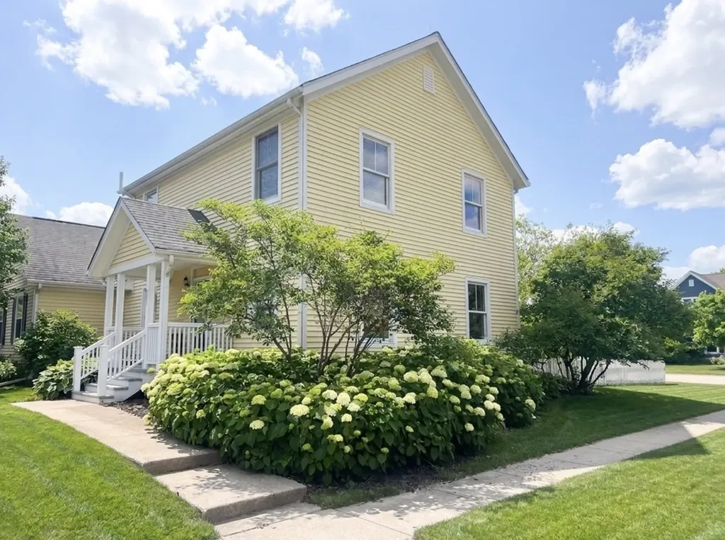 1501 Amos Bennett Street Grayslake IL 60030