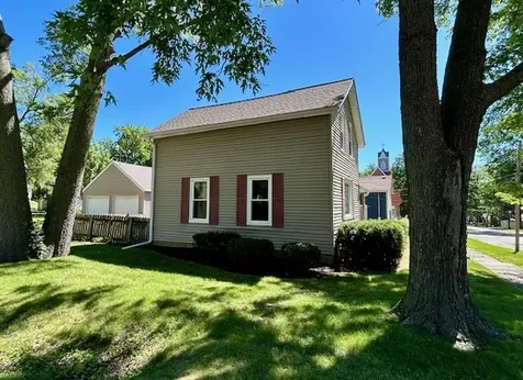 204 East 6th Street Pecatonica IL 61063