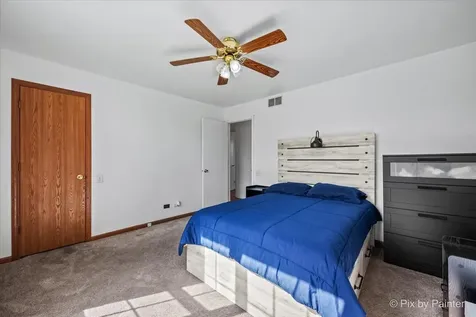 1755 Mission Hills Drive Elgin IL 60123