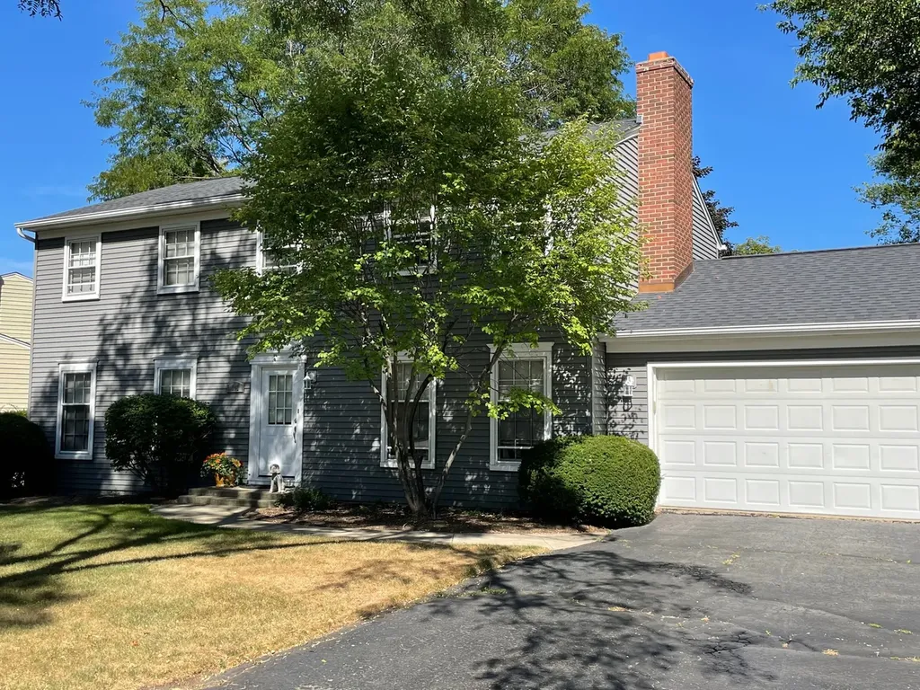 102 North Stauffer Drive Naperville IL 60540