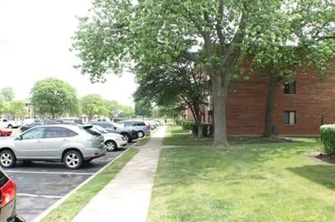 17 Parkside Court Vernon Hills IL 60061