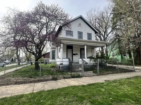902 North Lee Street Bloomington IL 61701