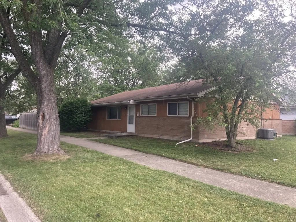 17246 Community Street Lansing IL 60438