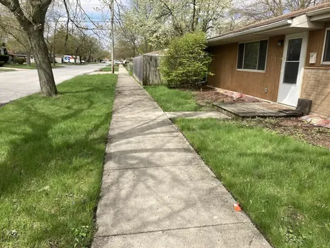 17246 Community Street Lansing IL 60438
