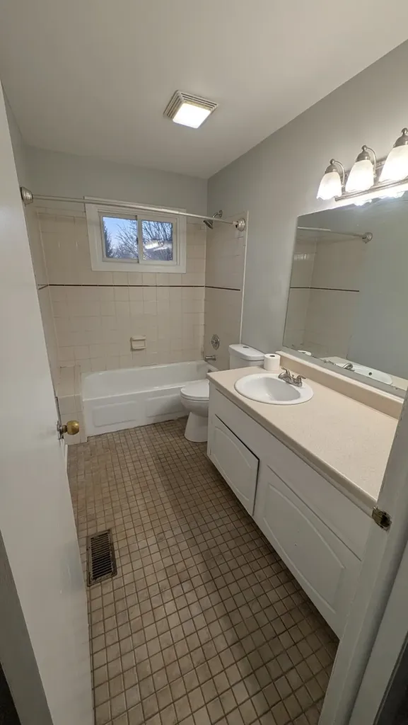 117 Galewood Drive Bolingbrook IL 60440