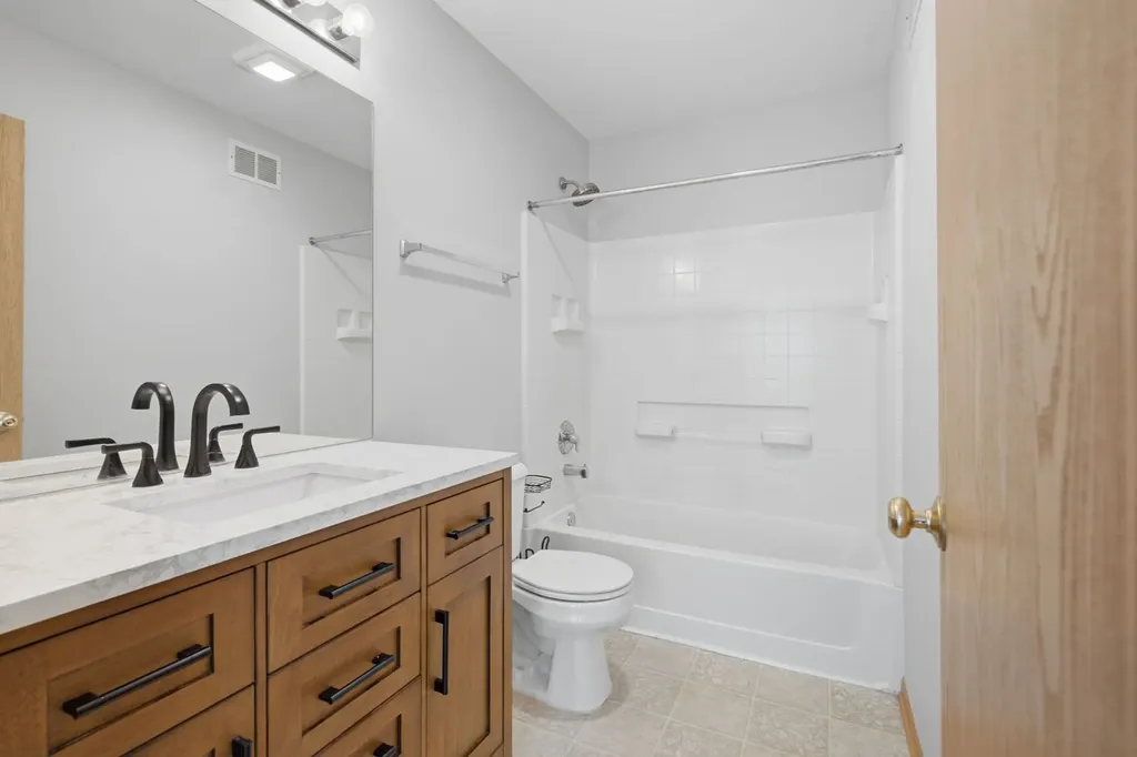1758 Edith Lane Aurora IL 60504
