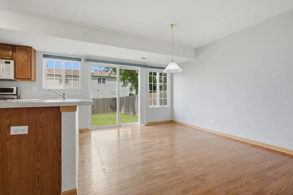 1758 Edith Lane Aurora IL 60504