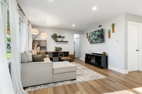 638 North Lombard Avenue Lombard IL 60148