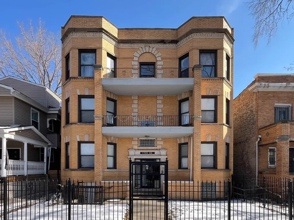 7721 South Peoria Street Chicago IL 60620