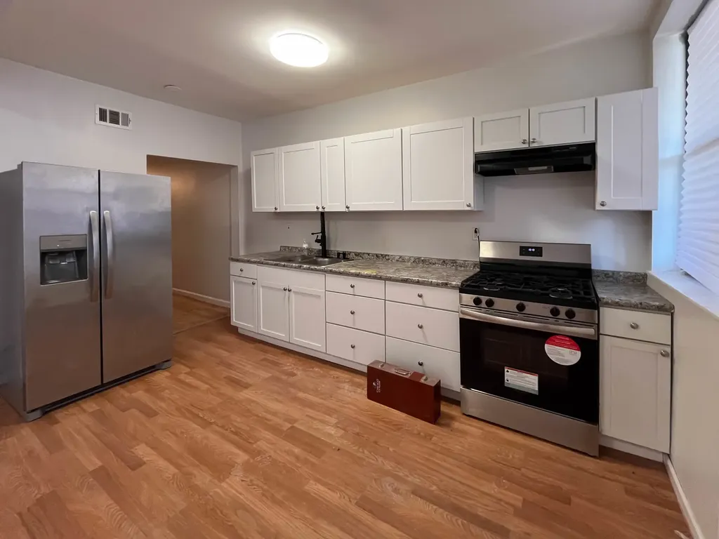 7721 South Peoria Street Chicago IL 60620