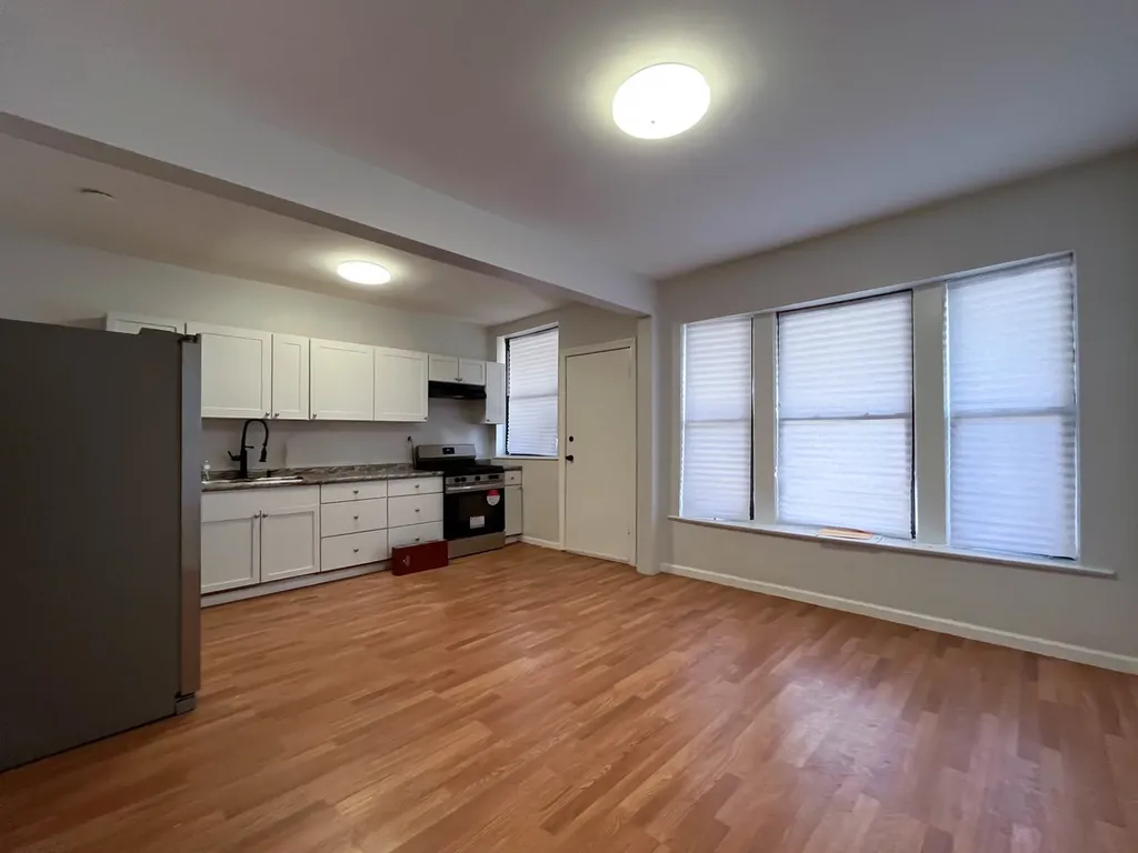 7721 South Peoria Street Chicago IL 60620