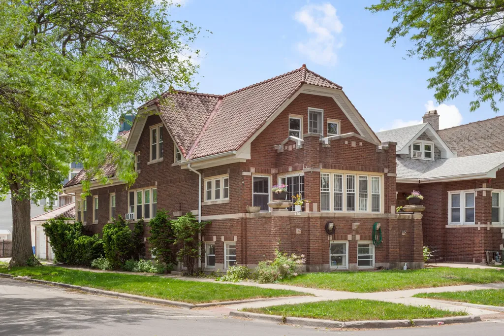 4101 West Oakdale Avenue Chicago IL 60641