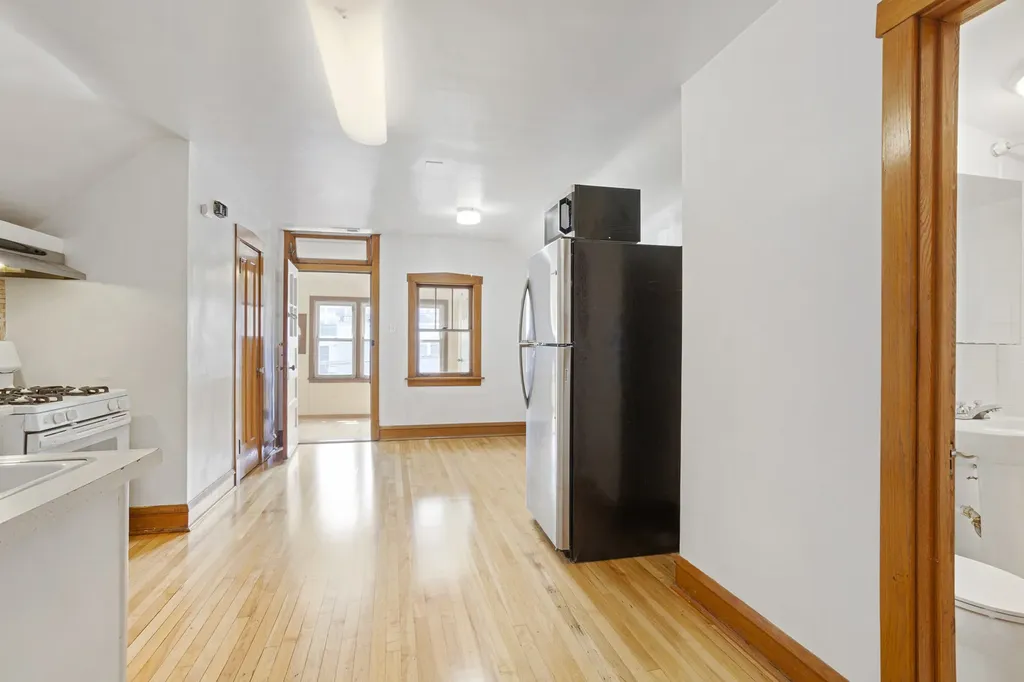 4101 West Oakdale Avenue Chicago IL 60641