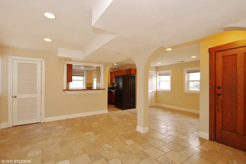 4101 West Oakdale Avenue Chicago IL 60641