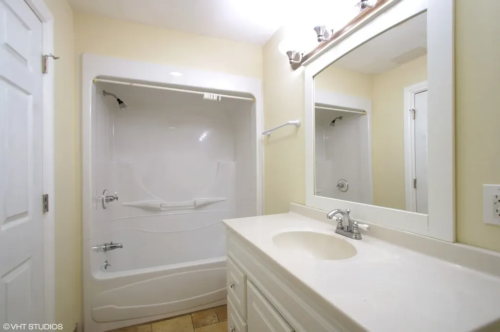 4101 West Oakdale Avenue Chicago IL 60641