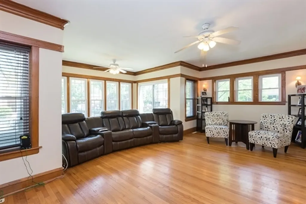 4101 West Oakdale Avenue Chicago IL 60641