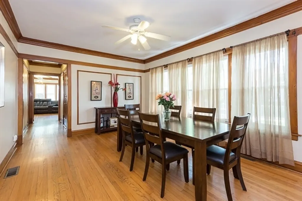 4101 West Oakdale Avenue Chicago IL 60641