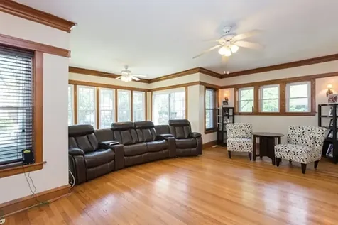 4101 West Oakdale Avenue Chicago IL 60641