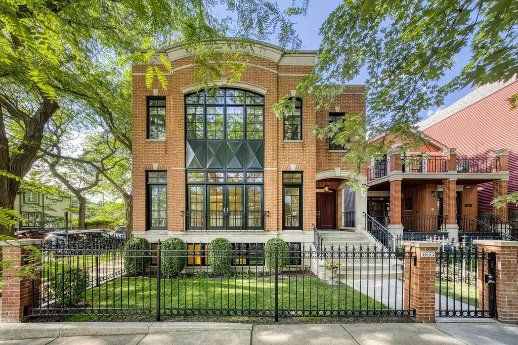 1852 West Wellington Avenue Chicago IL 60657