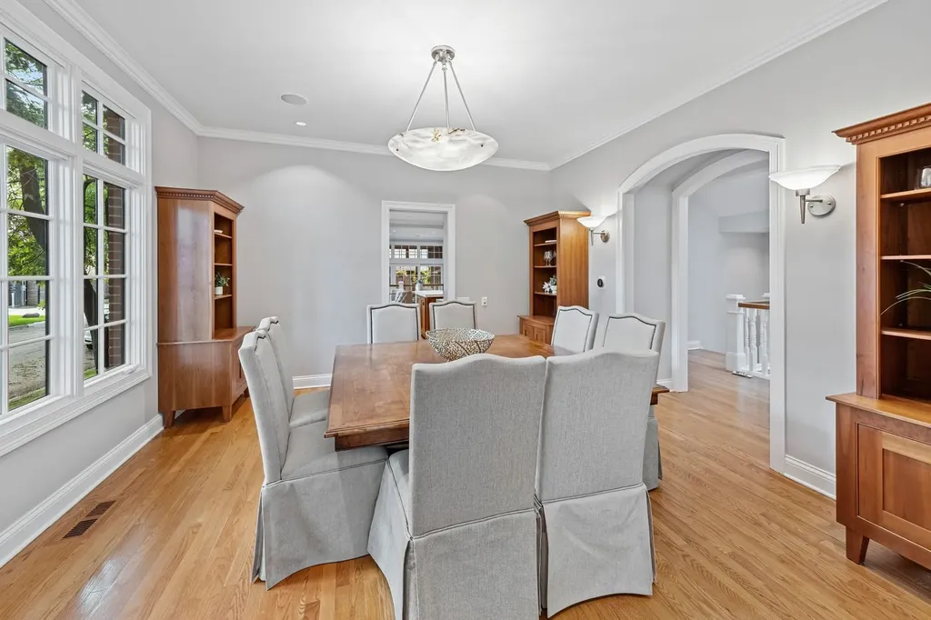 1852 West Wellington Avenue Chicago IL 60657