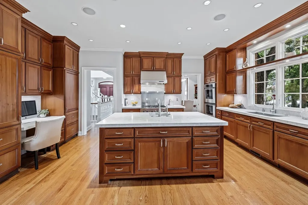1852 West Wellington Avenue Chicago IL 60657