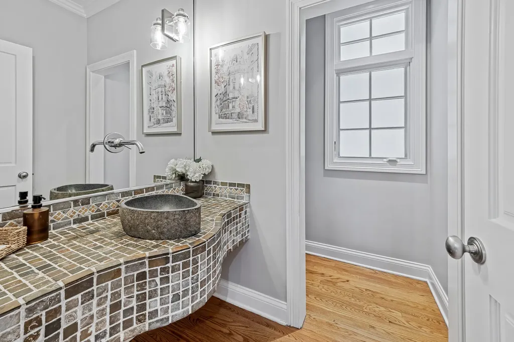 1852 West Wellington Avenue Chicago IL 60657