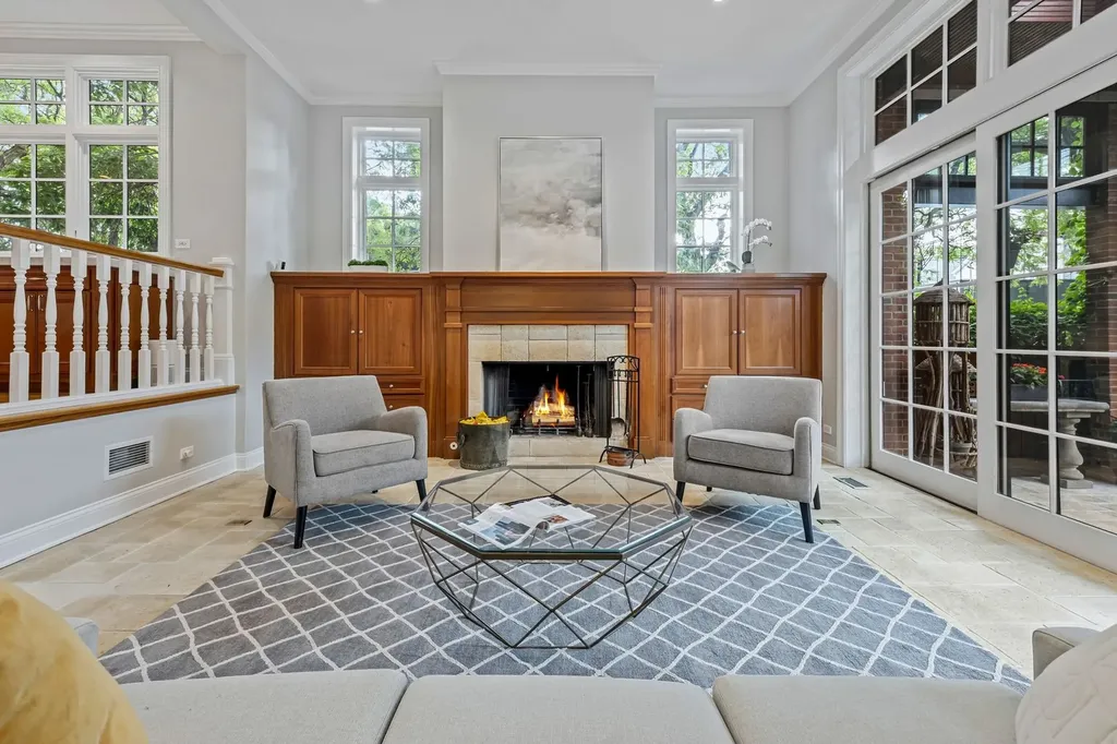 1852 West Wellington Avenue Chicago IL 60657