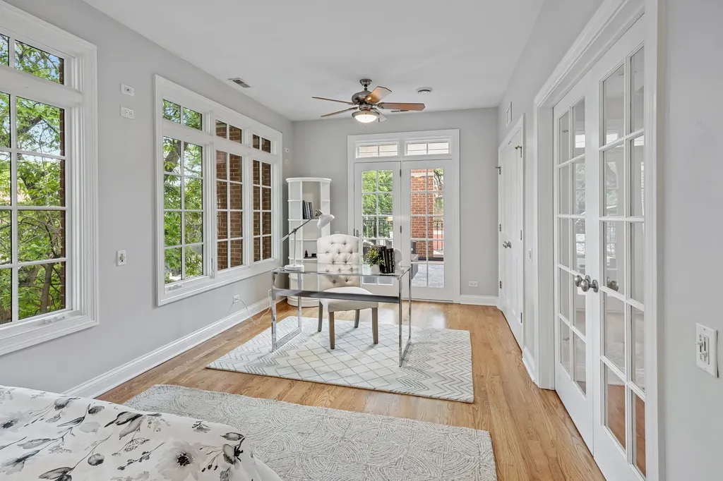1852 West Wellington Avenue Chicago IL 60657