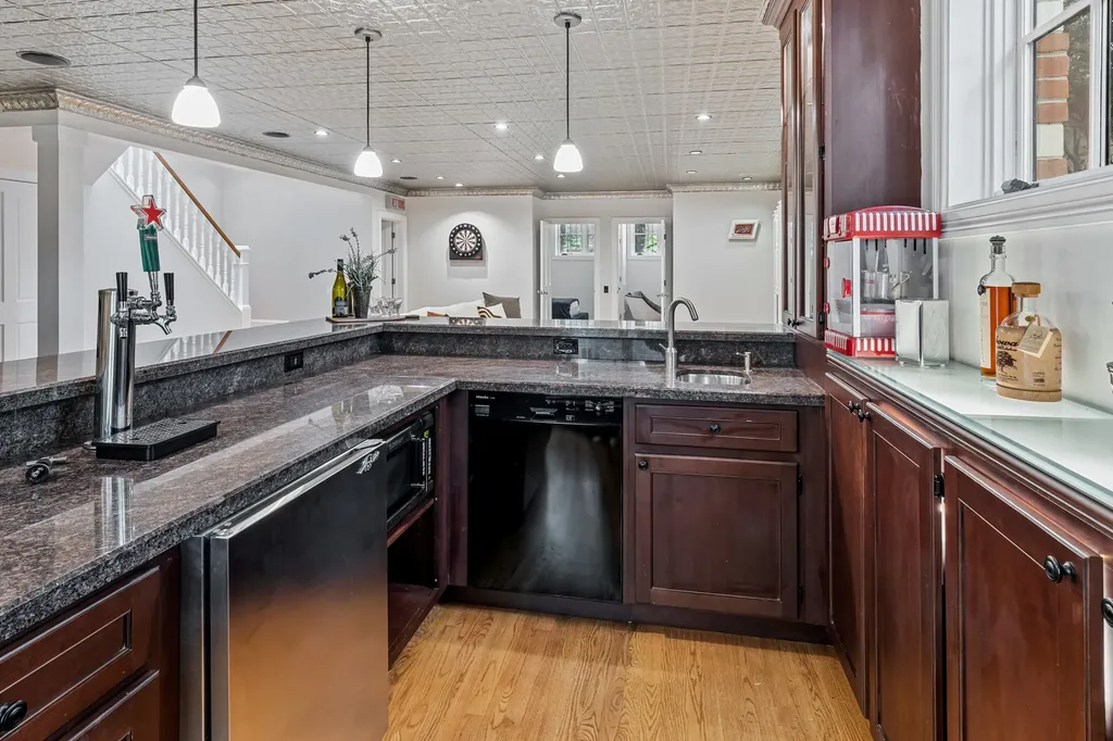 1852 West Wellington Avenue Chicago IL 60657