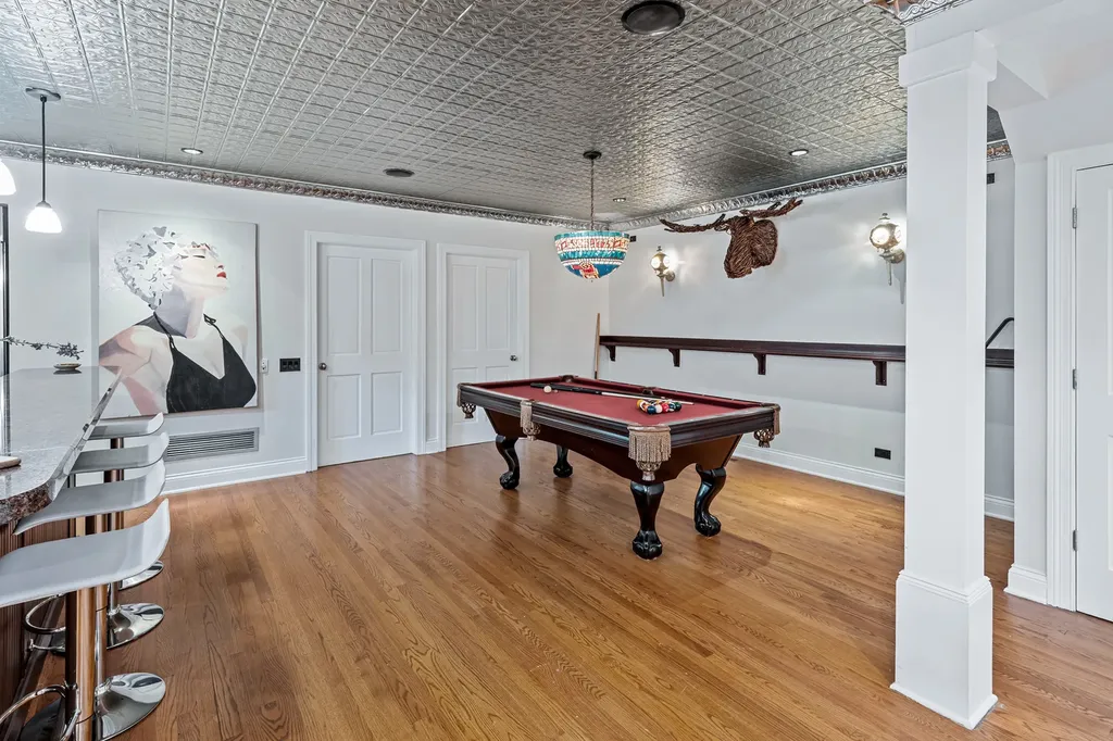1852 West Wellington Avenue Chicago IL 60657